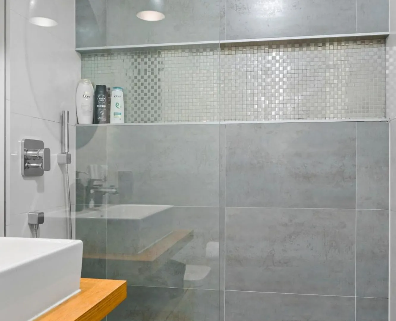 The Address Bucharest Apartment 0*,  România